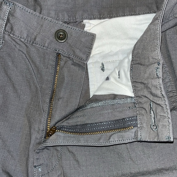 Men’s Levi’s gray cargo shorts W29 - Picture 6 of 8